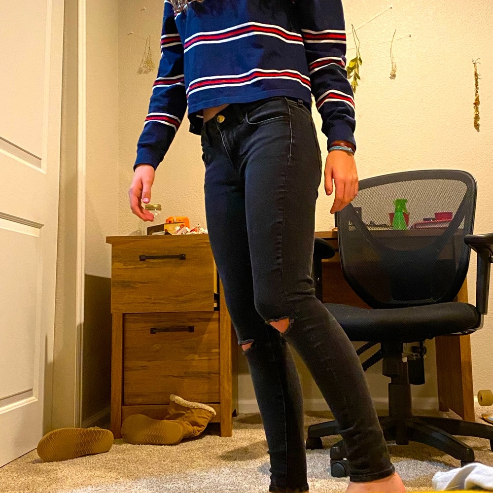 Black ripped skinny jeans